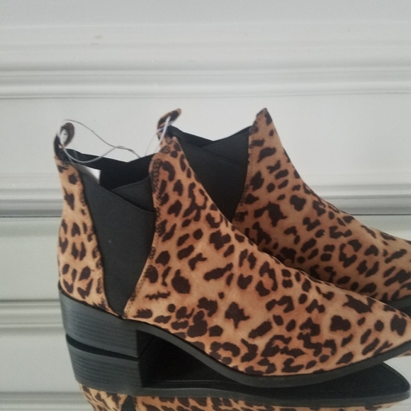 Pointed toe Micro Suede leopard print ankle boots - Picture 3 of 6